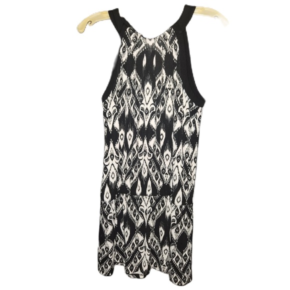 White House Black Market Tops - White House Black Market Black and White Sleeveless Blouse Size Small
